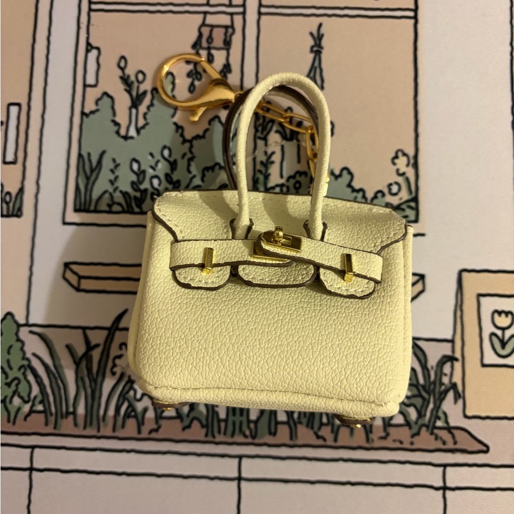 NWT Mini Women's Top-Handle Bag AirPod Case Keychain in White
